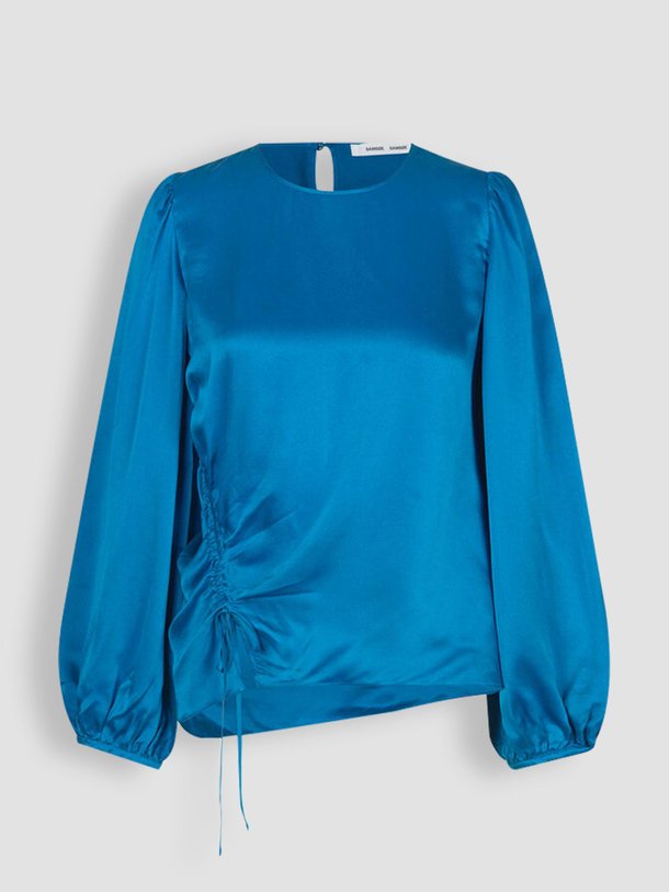 Ontdek de Elvira zijden top van Samsoe Samsoe in de kleur blauw bij Orangebag. Op werkdagen voor 21:45 besteld, morgen in huis.