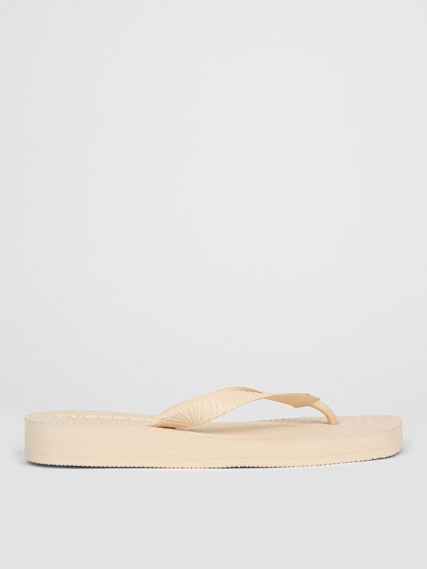 Ontdek de Tapered Platform rubberen slippers van Sleepers in de kleur ecru bij Orangebag. Op werkdagen voor 21:45 besteld, morgen in huis.