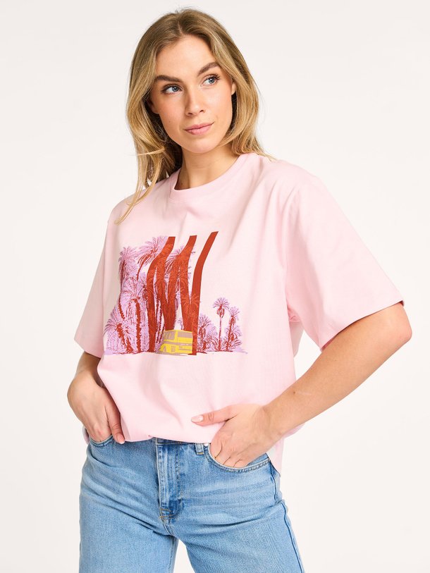 Ontdek de Ferris organic cottton T-shirt met print van Nathalie Vleeschouwer in de kleur roze bij Orangebag. Op werkdagen voor 21:45 besteld, morgen in huis.