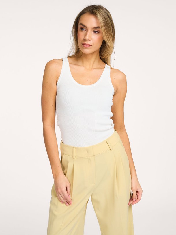 Ontdek de Claire viscosemix rib tanktop van Co'Couture in de kleur Off-white bij Orangebag. Op werkdagen voor 21:45 besteld, morgen in huis.