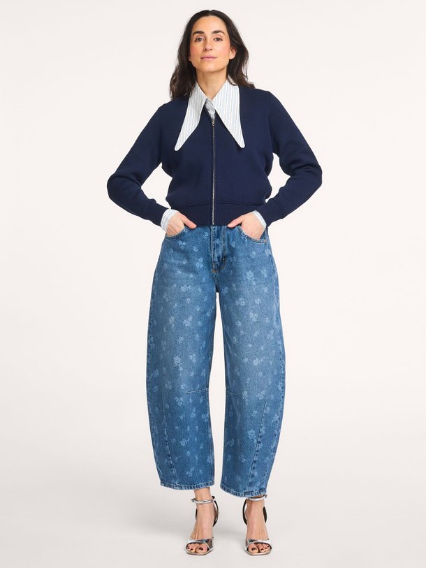 Ontdek de Jo1 mid waist barrel fit jeans met print van Essentiel Antwerp in de kleur Blauw bij Orangebag. Op werkdagen voor 21:45 besteld, morgen in huis.