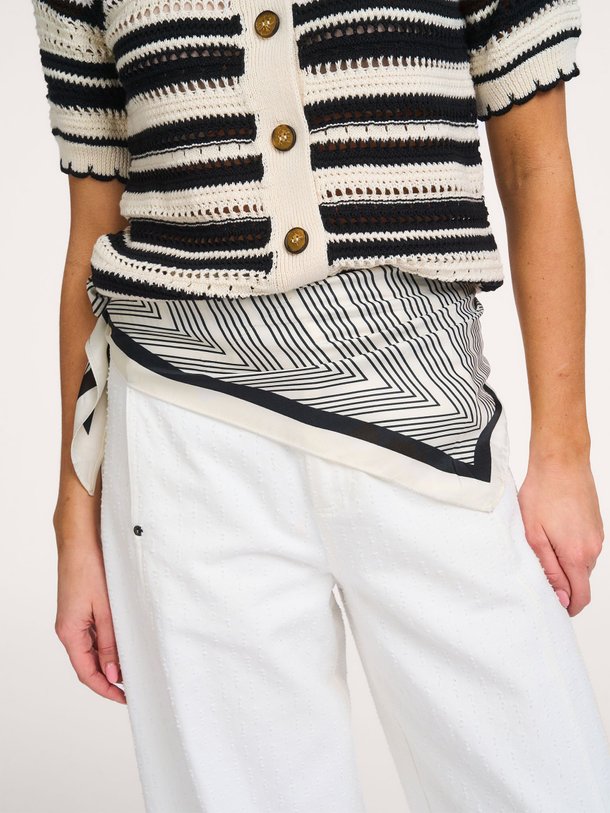 Ontdek de Sisu geweven sjaal van Co'Couture in de kleur Off-white bij Orangebag. Op werkdagen voor 21:45 besteld, morgen in huis.