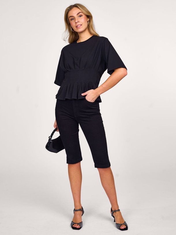 Ontdek de Rivy katoenmix stretch capri jeans van Gestuz in de kleur zwart bij Orangebag. Op werkdagen voor 21:45 besteld, morgen in huis.