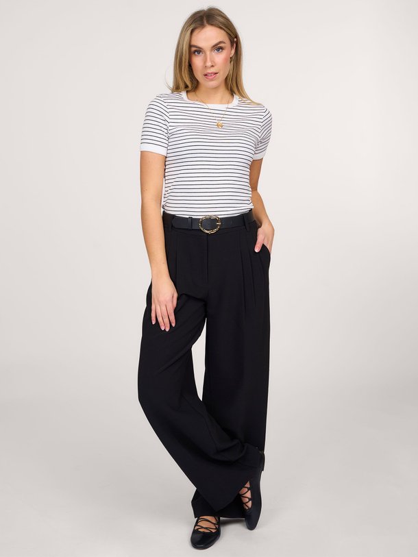 Ontdek de Jen katoenen gestreept T-shirt van Club L`avenir in de kleur wit bij Orangebag. Op werkdagen voor 21:45 besteld, morgen in huis.