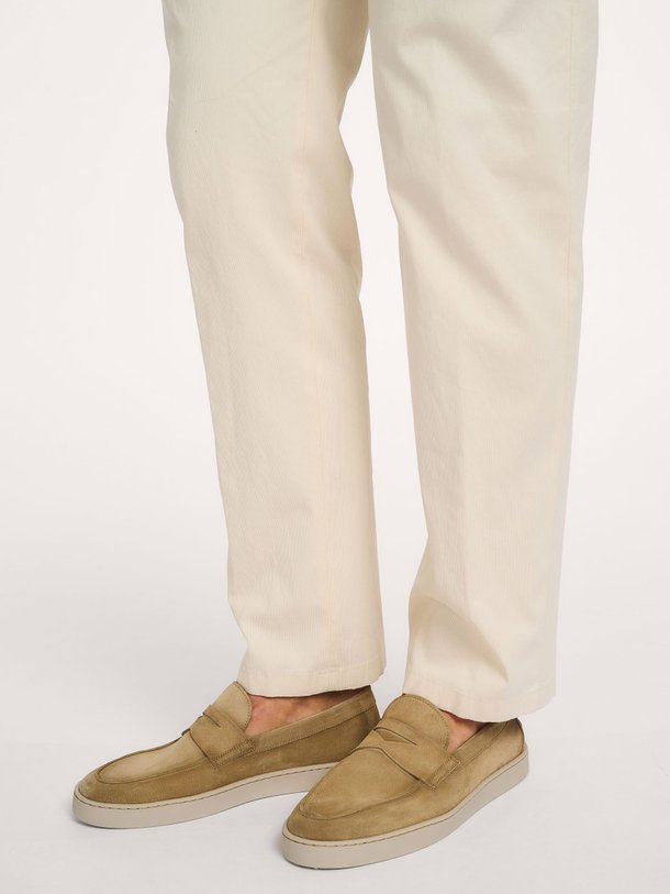 Ontdek de Cowes suède instappers van Magnanni in de kleur Beige bij Orangebag. Op werkdagen voor 21:45 besteld, morgen in huis.