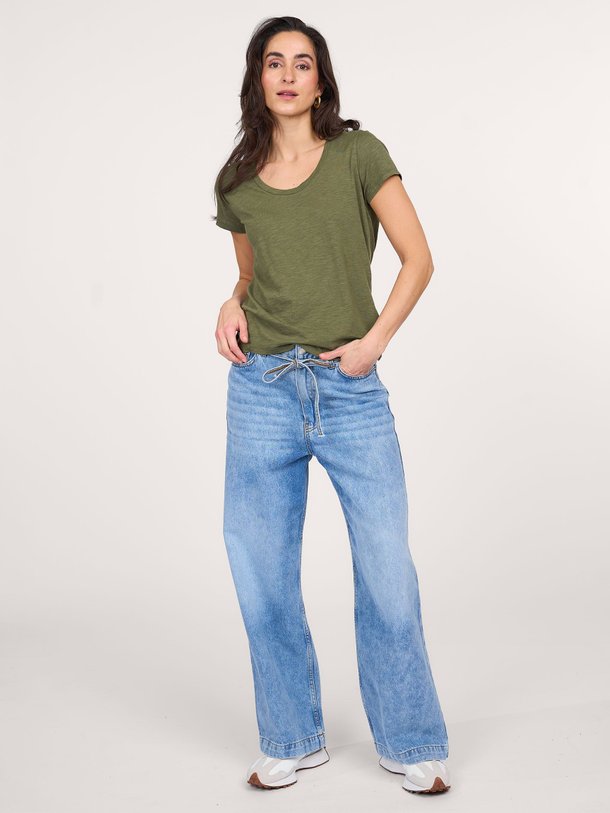 Ontdek de Jacksonville katoenmix slub T-shirt van American Vintage in de kleur olijfgroen bij Orangebag. Op werkdagen voor 21:45 besteld, morgen in huis.