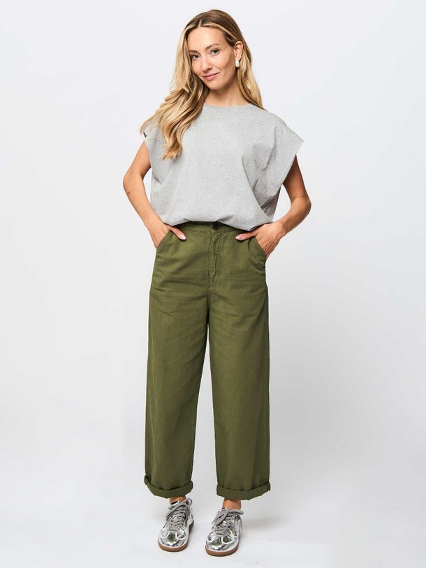 Ontdek de Pasop katoen/linnenmix broek van Bellerose in de kleur army bij Orangebag. Op werkdagen voor 21:45 besteld, morgen in huis.