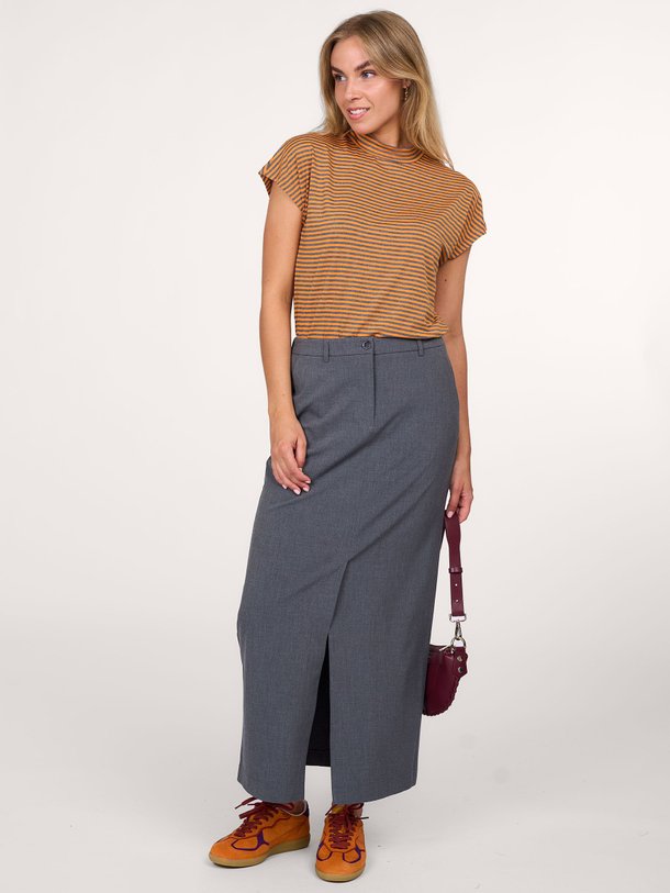 Ontdek de Viscosemix rok van Summum in de kleur donkergrijs bij Orangebag. Op werkdagen voor 21:45 besteld, morgen in huis.