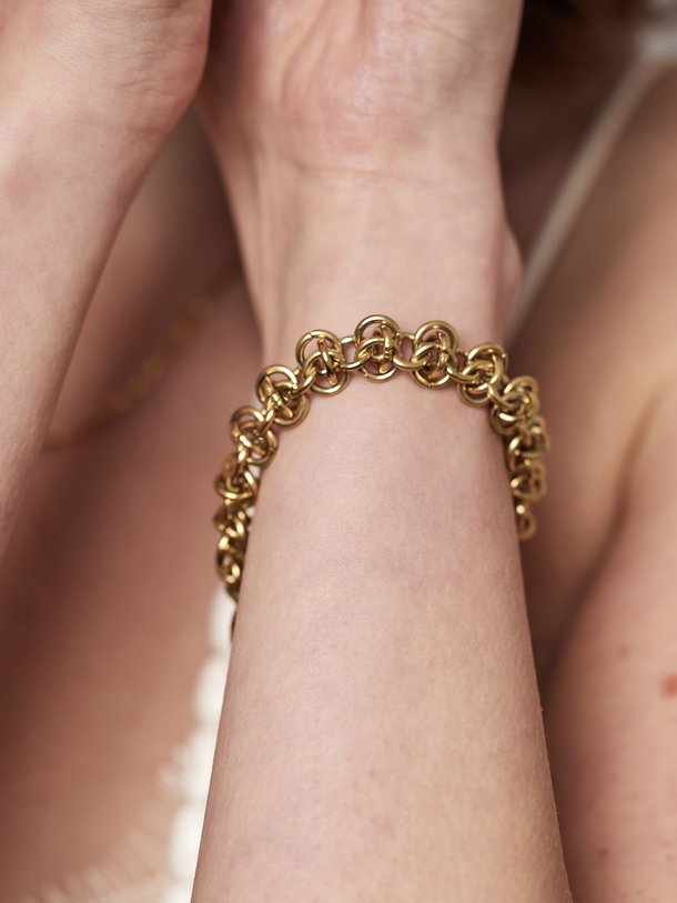 Ontdek de Vergulde armband van Ellen Beekmans in de kleur Goudkleur bij Orangebag. Op werkdagen voor 21:45 besteld, morgen in huis.