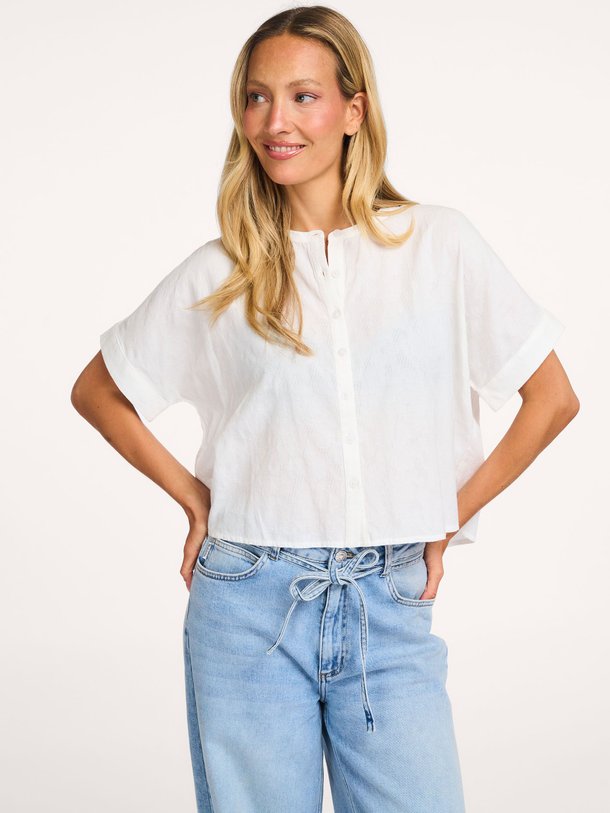 Ontdek de Villemin katoenen blouse van Modstrom in de kleur Wit bij Orangebag. Op werkdagen voor 21:45 besteld, morgen in huis.