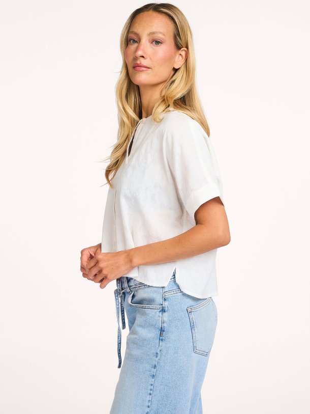 Ontdek de Villemin katoenen blouse van Modstrom in de kleur Wit bij Orangebag. Op werkdagen voor 21:45 besteld, morgen in huis.