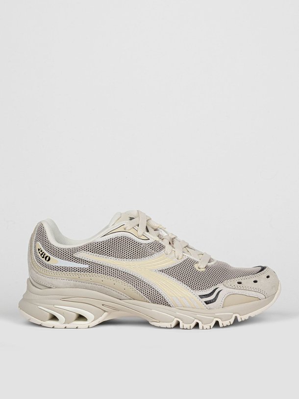 Ontdek de Mythos Propulsion suède sneakers van Diadora in de kleur ecru bij Orangebag. Op werkdagen voor 21:45 besteld, morgen in huis.