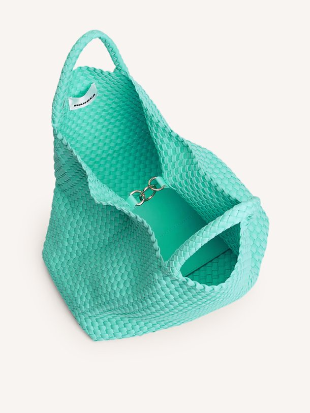 Ontdek de Gevlochten handtas large van Marrea in de kleur Turquoise bij Orangebag. Op werkdagen voor 21:45 besteld, morgen in huis.