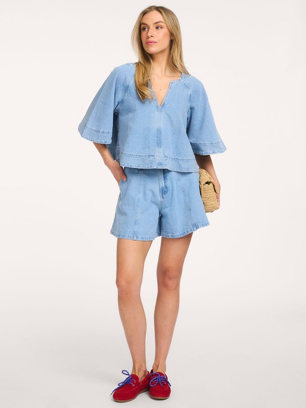 Ontdek de Citrine denim top van Frnch in de kleur Blauw bij Orangebag. Op werkdagen voor 21:45 besteld, morgen in huis.