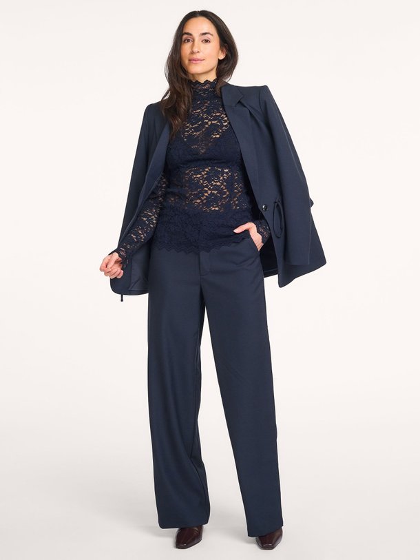 Ontdek de Emmett viscosemix broek van Neo Noir in de kleur Donkerblauw bij Orangebag. Op werkdagen voor 21:45 besteld, morgen in huis.