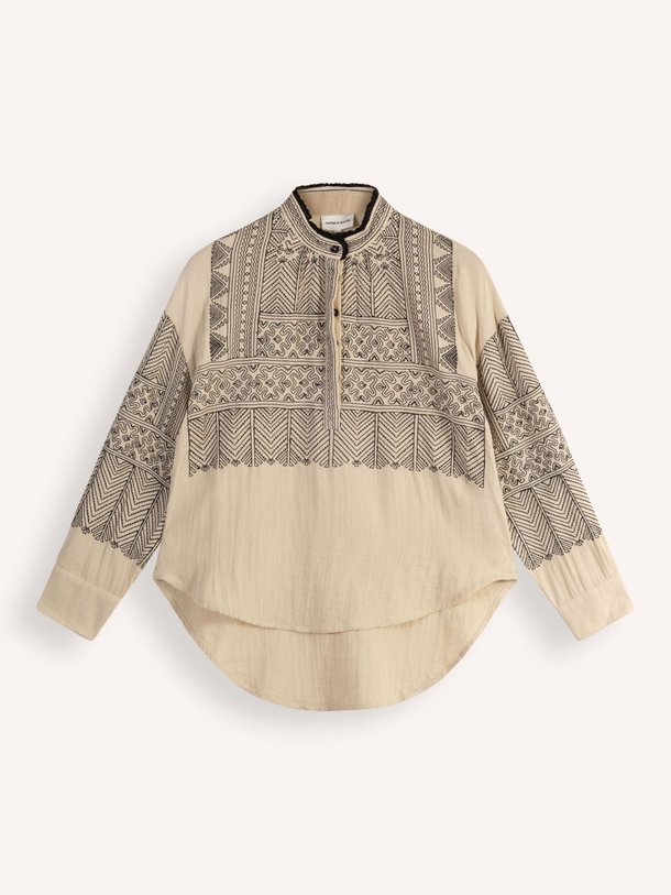Ontdek de Svetlana katoenen top met borduursel van Antik Batik in de kleur crème bij Orangebag. Op werkdagen voor 21:45 besteld, morgen in huis.
