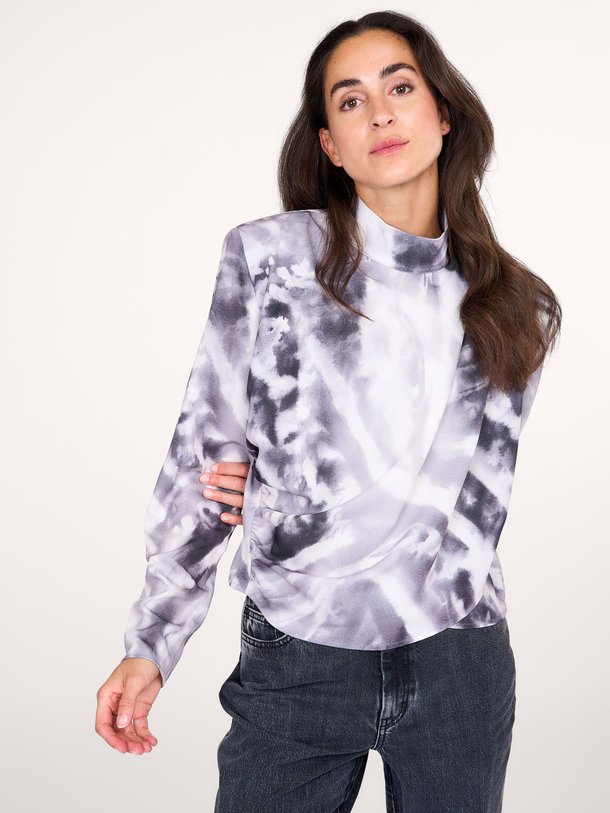 Ontdek de Arona geweven top met print van Gestuz in de kleur grijs bij Orangebag. Op werkdagen voor 21:45 besteld, morgen in huis.