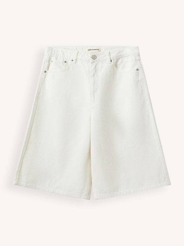 Ontdek de Stoke high waist bermuda short van Sofie Schnoor in de kleur Off-white bij Orangebag. Op werkdagen voor 21:45 besteld, morgen in huis.