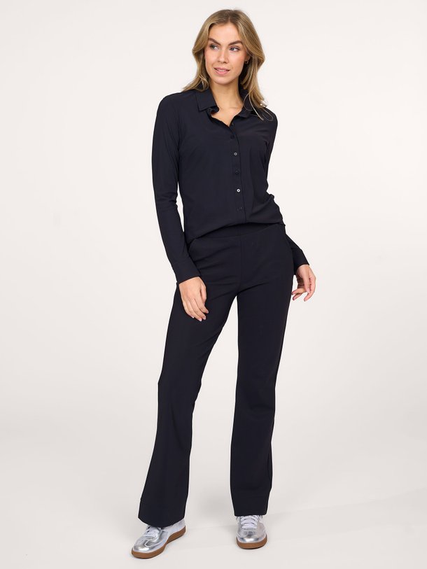 Ontdek de Flair bonded travel flared broek van Studio Anneloes in de kleur zwart bij Orangebag. Op werkdagen voor 21:45 besteld, morgen in huis.