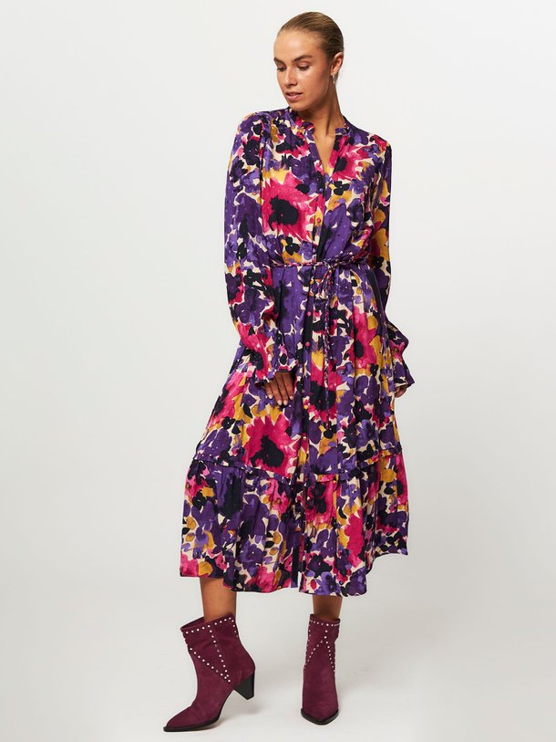 Ontdek de Marilene viscose/rayonmix jurk met print van Fabienne Chapot in de kleur paars bij Orangebag. Op werkdagen voor 21:45 besteld, morgen in huis.