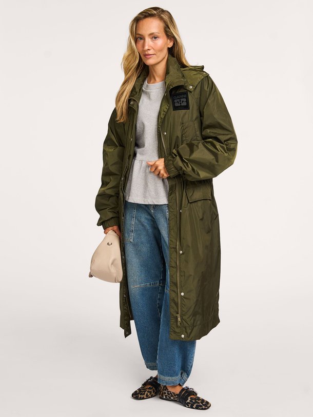 Ontdek de Geweven parka van Ganni in de kleur Donkergroen bij Orangebag. Op werkdagen voor 21:45 besteld, morgen in huis.