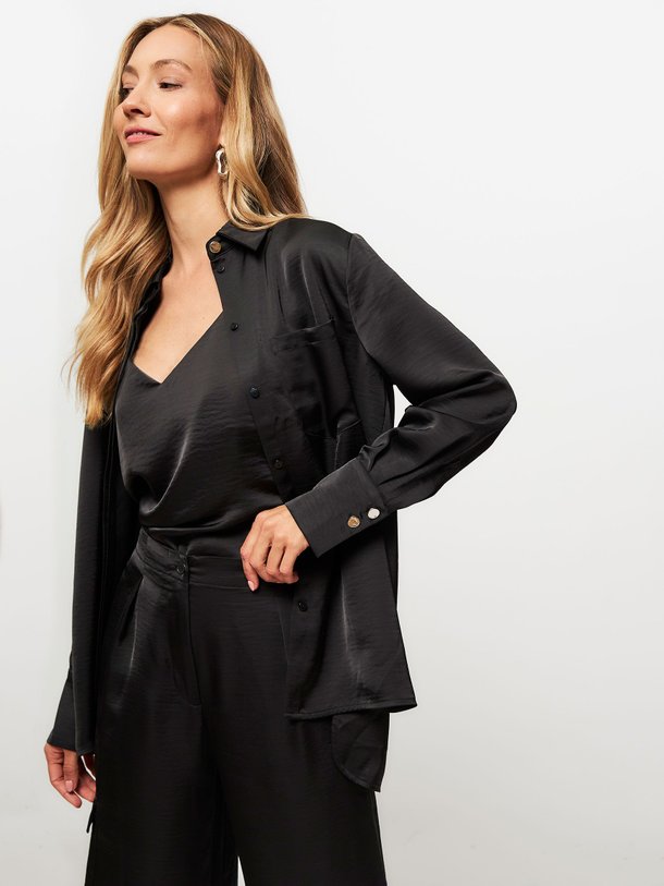 Ontdek de Louda geweven blouse van Dante 6 in de kleur zwart bij Orangebag. Op werkdagen voor 21:45 besteld, morgen in huis.