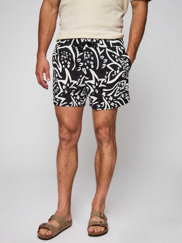 Ontdek de Moses geweven zwembroek met print van Samsoe Samsoe in de kleur zwart bij Orangebag. Op werkdagen voor 21:45 besteld, morgen in huis.
