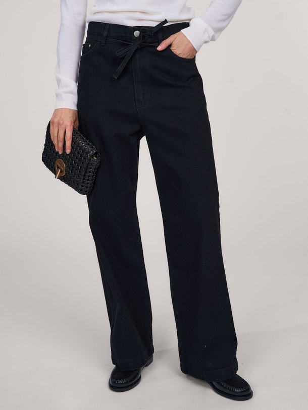 Ontdek de Elijah high waist loose fit jeans van DAY Birger et Mikkelsen in de kleur zwart bij Orangebag. Op werkdagen voor 21:45 besteld, morgen in huis.