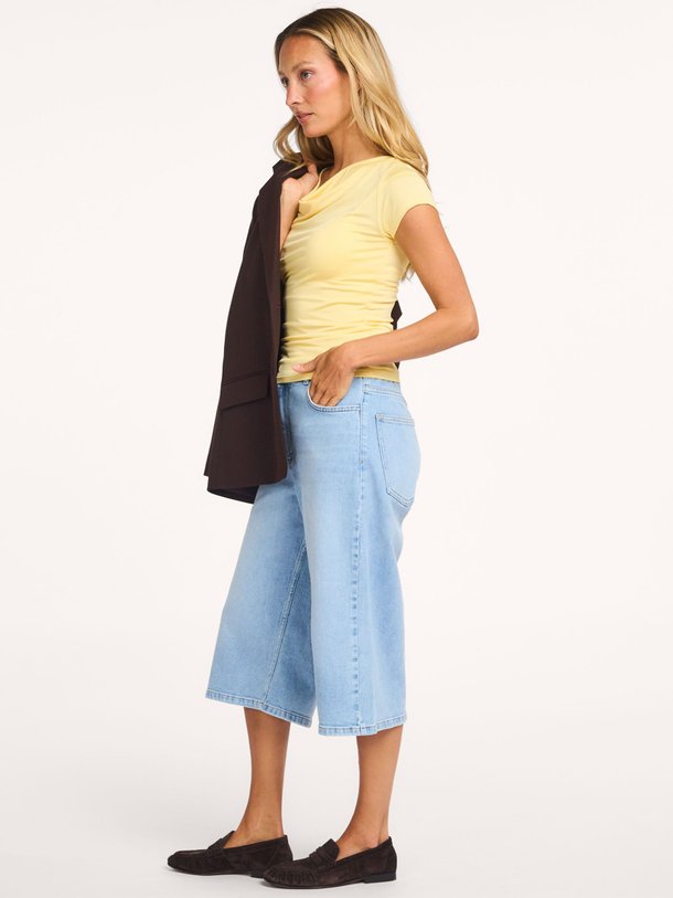 Ontdek de Vito mid waist loose fit long short van Modstrom in de kleur Blauw bij Orangebag. Op werkdagen voor 21:45 besteld, morgen in huis.