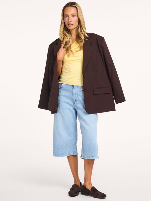 Ontdek de Vito mid waist loose fit long short van Modstrom in de kleur Blauw bij Orangebag. Op werkdagen voor 21:45 besteld, morgen in huis.