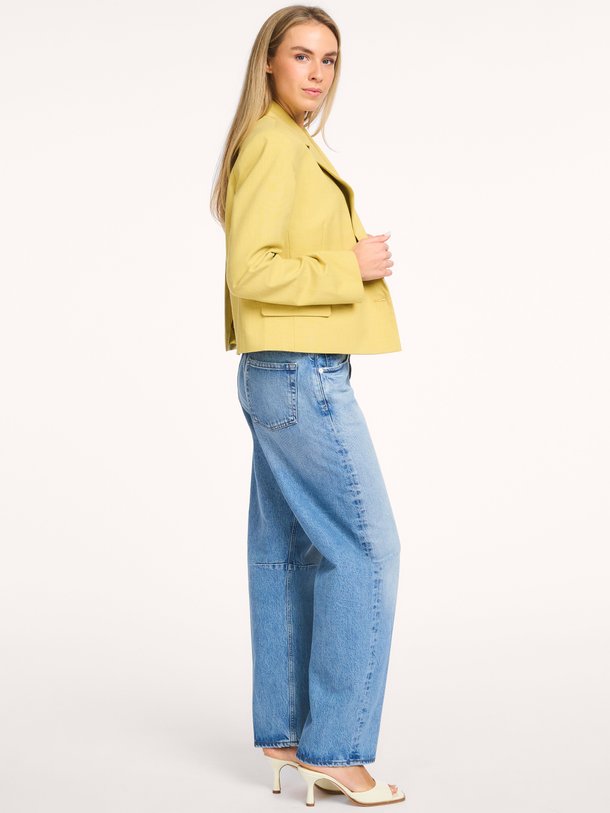 Dante 6 Reyes viscosemix cropped blazer - Groen Ontdek de Reyes viscosemix cropped blazer van Dante 6 in de kleur Groen bij Orangebag. Op werkdagen voor 21:45 besteld, morgen in huis.