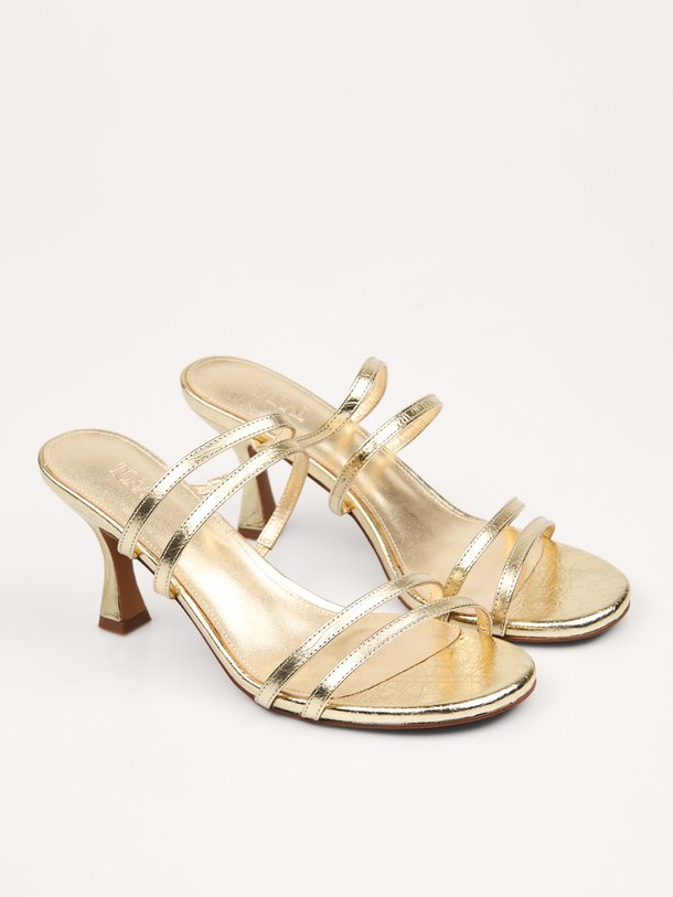 Ontdek de Weekend lederen metallic muiltjes van Toral in de kleur Goudkleur bij Orangebag. Op werkdagen voor 21:45 besteld, morgen in huis.