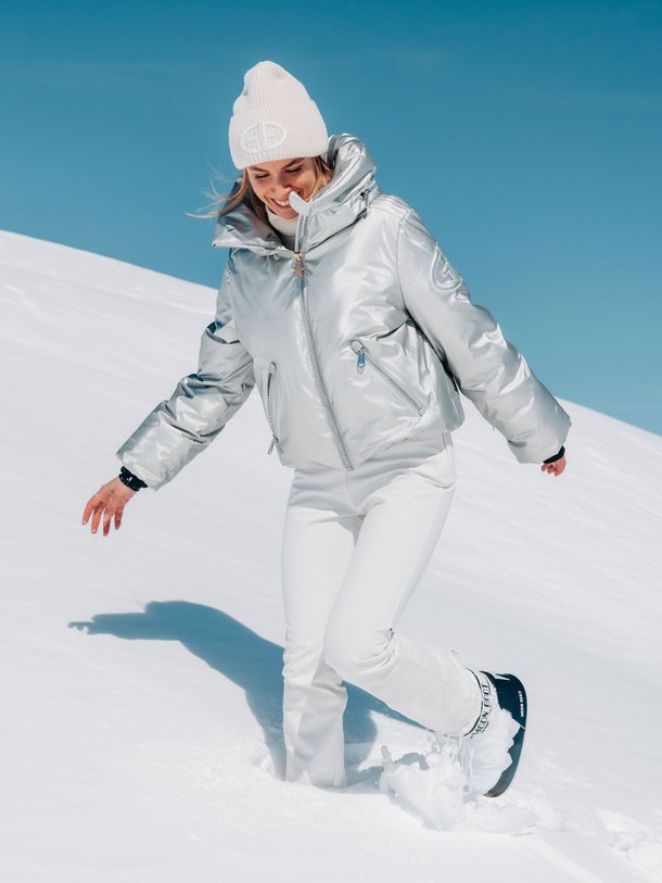 Ontdek de Soleil gewatteerde ski jas van Goldbergh in de kleur zilverkleur bij Orangebag. Op werkdagen voor 21:45 besteld, morgen in huis.