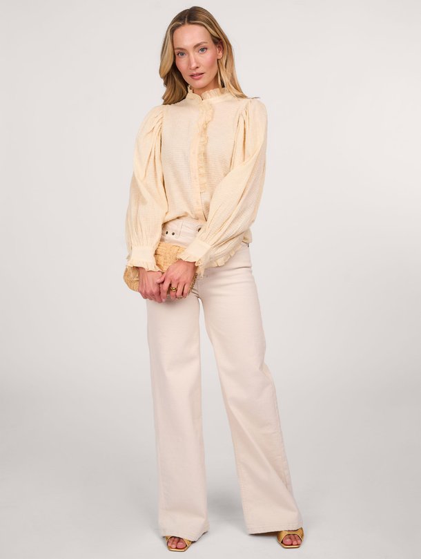 Ontdek de Yva katoenen blouse met structuur van Antik Batik in de kleur crème bij Orangebag. Op werkdagen voor 21:45 besteld, morgen in huis.