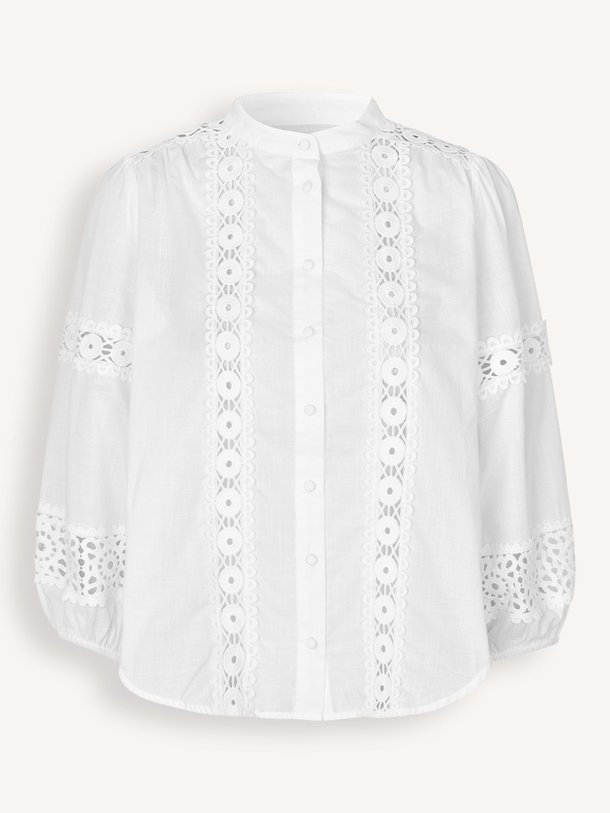 Ontdek de June katoenen broderie blouse van Lollys Laundry in de kleur wit bij Orangebag. Op werkdagen voor 21:45 besteld, morgen in huis.