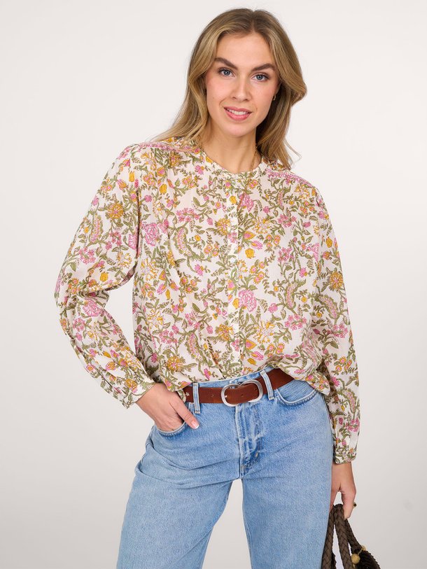 Ontdek de Jeanne katoenen blouse met bloemen dessin van Louise Misha in de kleur crème bij Orangebag. Op werkdagen voor 21:45 besteld, morgen in huis.