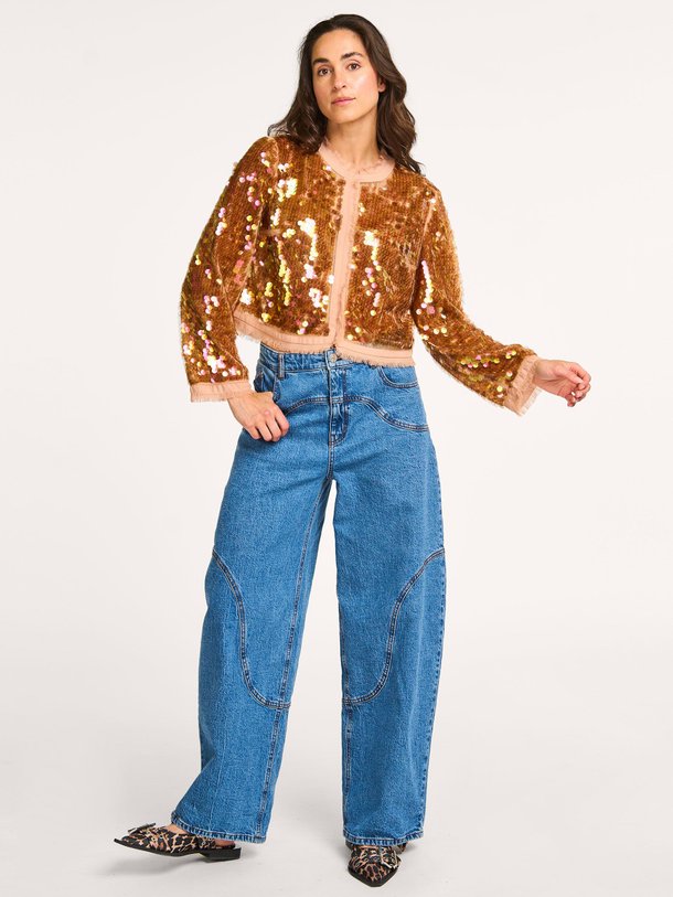 Ontdek de Bethina geweven pailletten jasje van Baum und Pferdgarten in de kleur Camel bij Orangebag. Op werkdagen voor 21:45 besteld, morgen in huis.