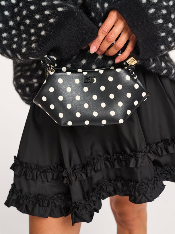 Ontdek de Bou mini crossbody bag van Ganni in de kleur Zwart bij Orangebag. Op werkdagen voor 21:45 besteld, morgen in huis.