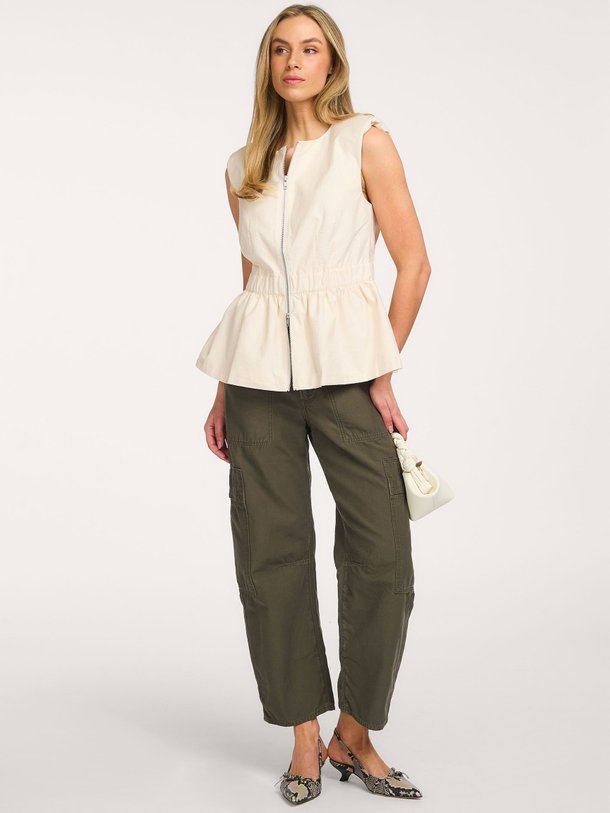 Ontdek de Emery, katoenmix gilet van Karen By Simonsen bij Orangebag. Op werkdagen voor 21:45 besteld, morgen in huis.