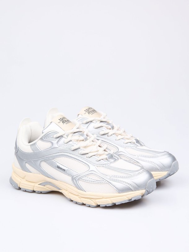 Ontdek de The Re-Run lederen sneakers met mesh van Mercer Amsterdam in de kleur zilverkleur bij Orangebag. Op werkdagen voor 21:45 besteld, morgen in huis.