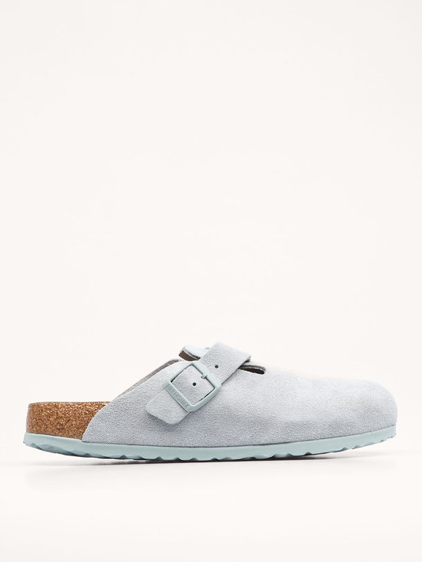 Ontdek de Boston suède instappers van Birkenstock in de kleur lichtgrijs bij Orangebag. Op werkdagen voor 21:45 besteld, morgen in huis.