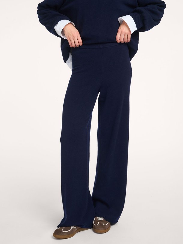 Ontdek de Manzi wollen wide leg broek van Gestuz in de kleur Donkerblauw bij Orangebag. Op werkdagen voor 21:45 besteld, morgen in huis.