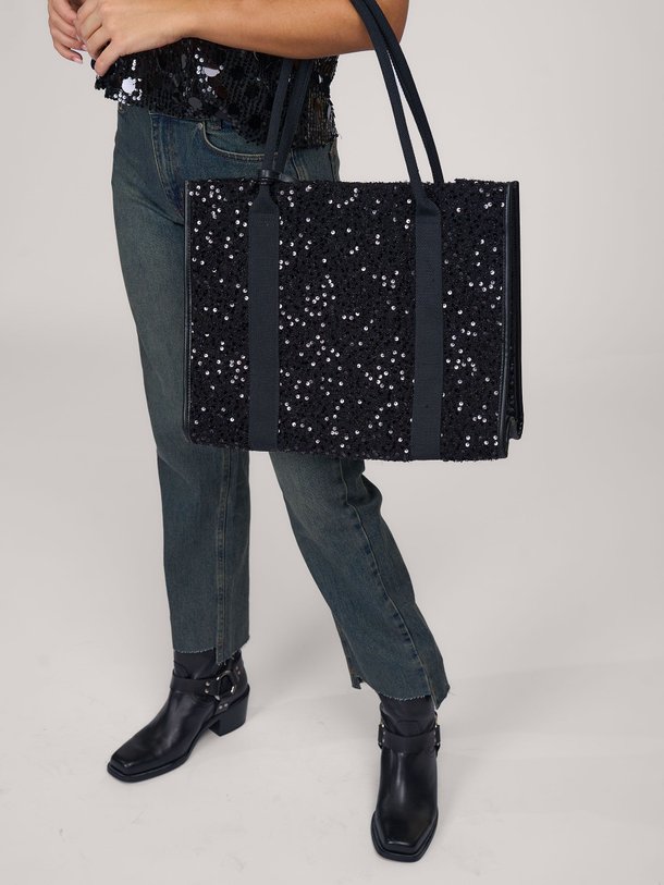 La Fee Maraboutee Zavana - Geweven Shopper Met Pailletten - Zwart Ontdek de Zavana geweven shopper met pailletten van La Fee Maraboutee in de kleur zwart bij Orangebag. Op werkdagen voor 21:45 besteld, morgen in huis.