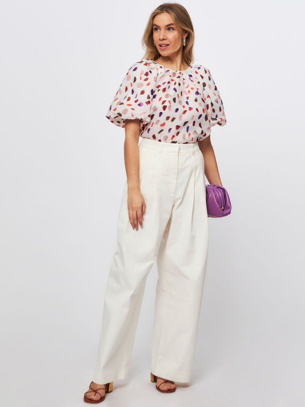 Ontdek de Furlong katoenmix pantalon van Essentiel Antwerp in de kleur off-white bij Orangebag. Op werkdagen voor 21:45 besteld, morgen in huis.