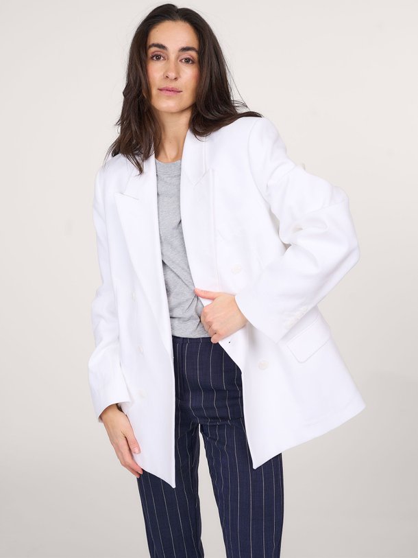 Ontdek de Hollow katoenen blazer van Essentiel Antwerp in de kleur off-white bij Orangebag. Op werkdagen voor 21:45 besteld, morgen in huis.