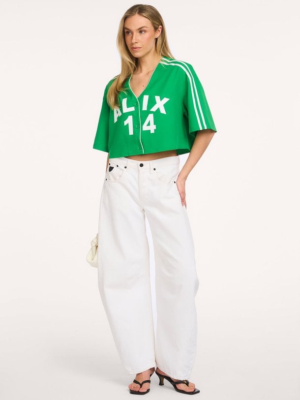 Ontdek de ladies woven cropped baseball shirt van Alix The Label bij Orangebag. Op werkdagen voor 21:45 besteld, morgen in huis.