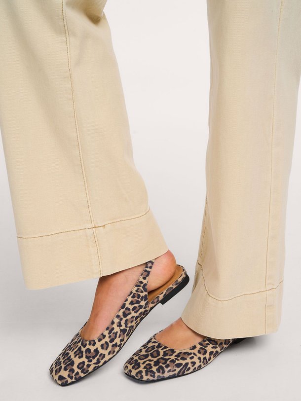 Ontdek de Nicole suède leopard slingbacks van Sofie Schnoor in de kleur Bruin bij Orangebag. Op werkdagen voor 21:45 besteld, morgen in huis.
