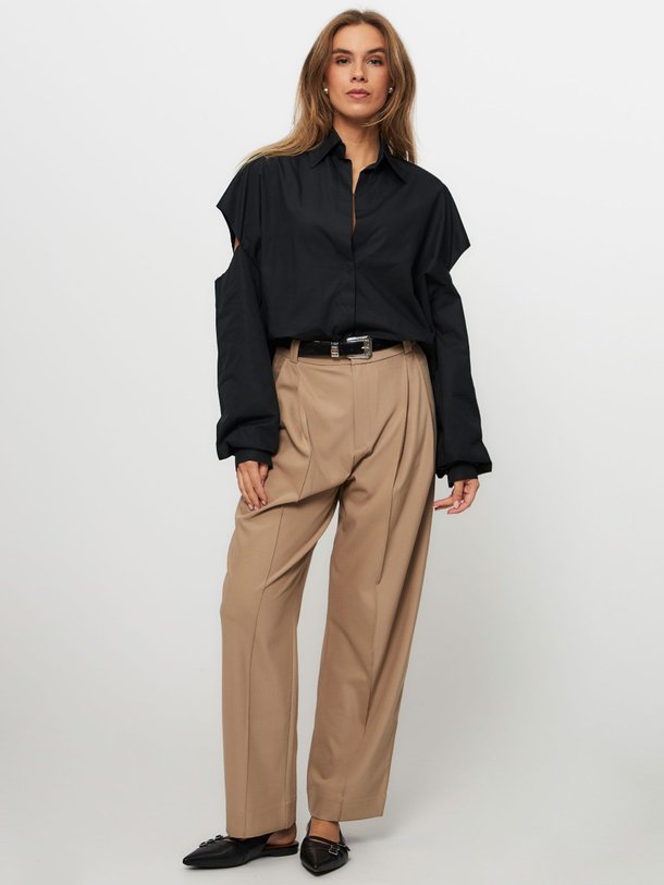 Ontdek de Chic viscosemix pantalon van Chptr-s in de kleur taupe bij Orangebag. Op werkdagen voor 21:45 besteld, morgen in huis.