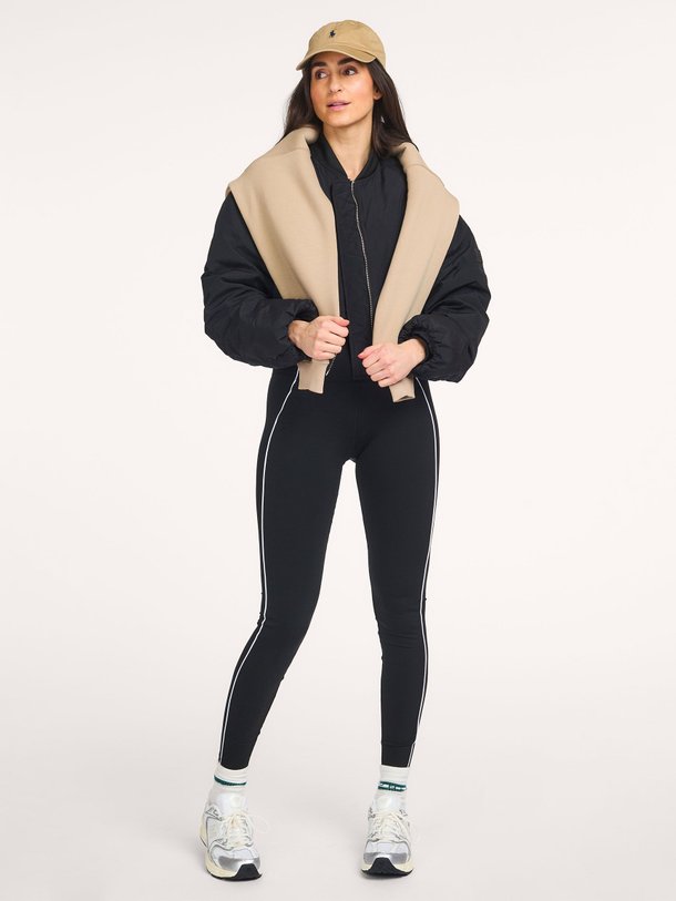 Ontdek de Alma jersey sportlegging van The Lola Club in de kleur Zwart bij Orangebag. Op werkdagen voor 21:45 besteld, morgen in huis.