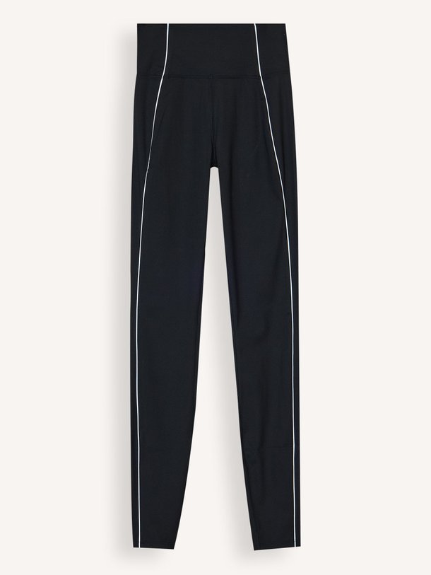 Ontdek de Alma jersey sportlegging van The Lola Club in de kleur Zwart bij Orangebag. Op werkdagen voor 21:45 besteld, morgen in huis.